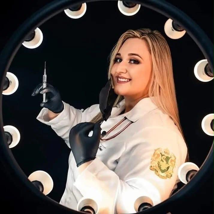 Karen Schreider Lemos - Enfermeira Especialista